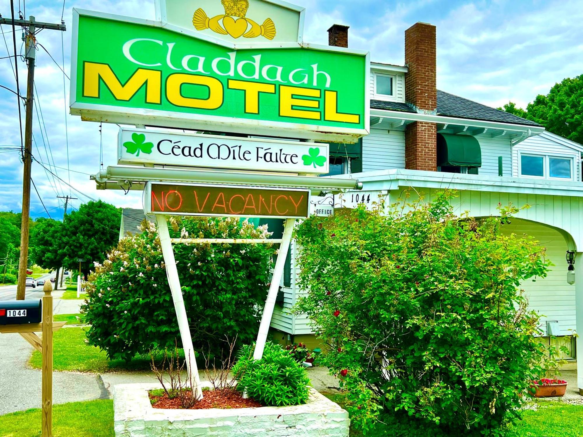 Claddagh Motel & Suites 락포트 외부 사진