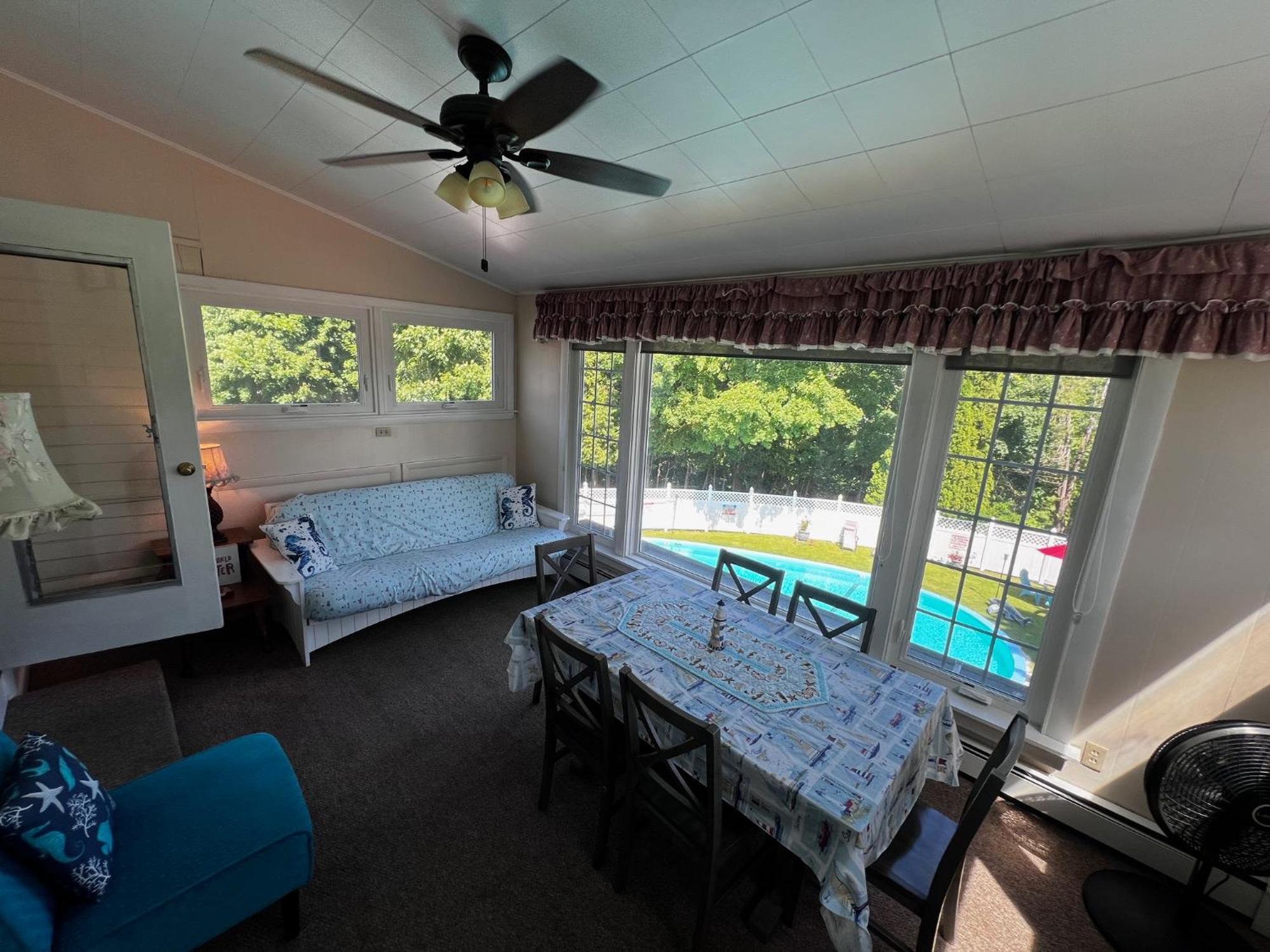 Claddagh Motel & Suites 락포트 외부 사진