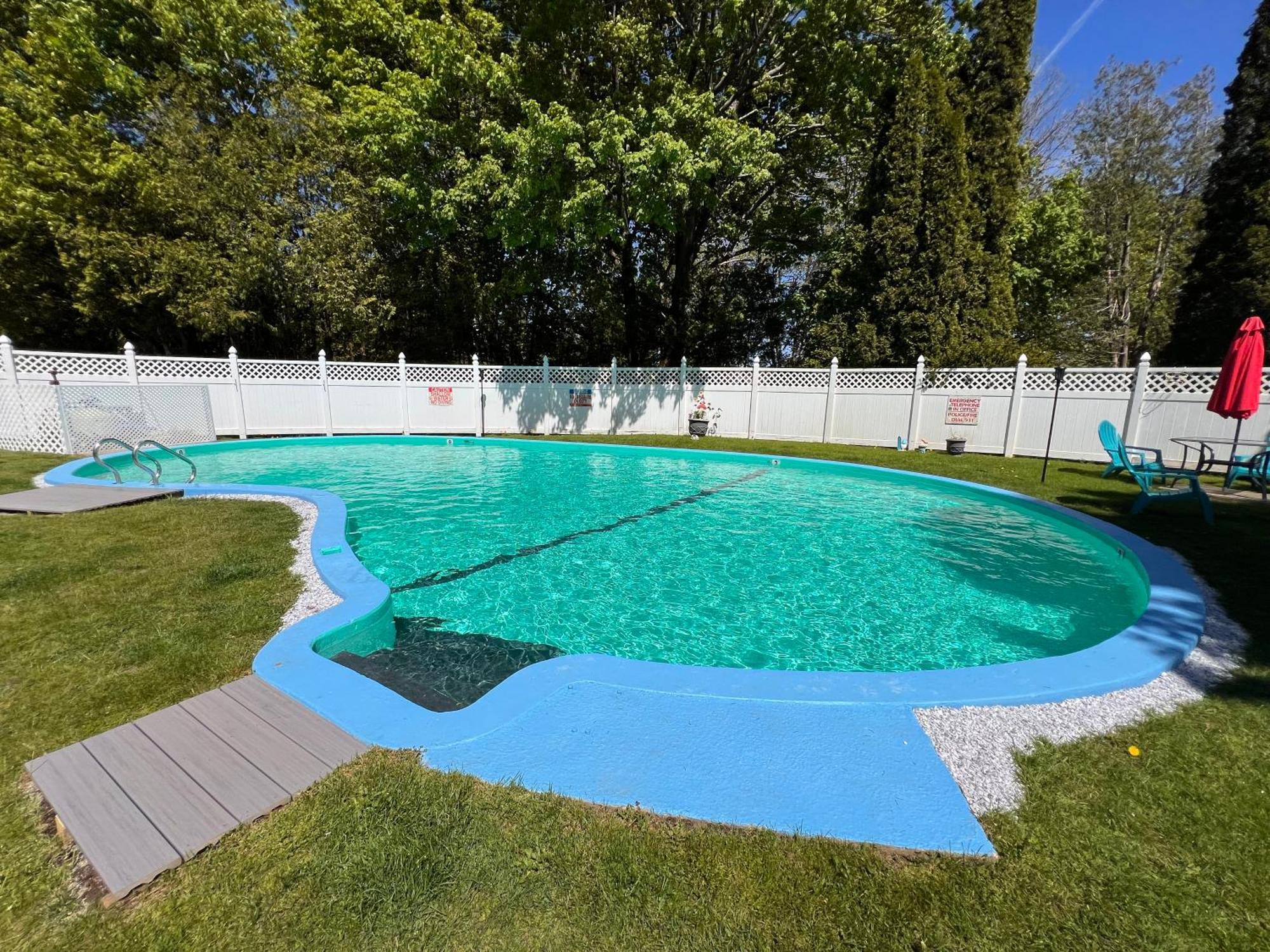 Claddagh Motel & Suites 락포트 외부 사진
