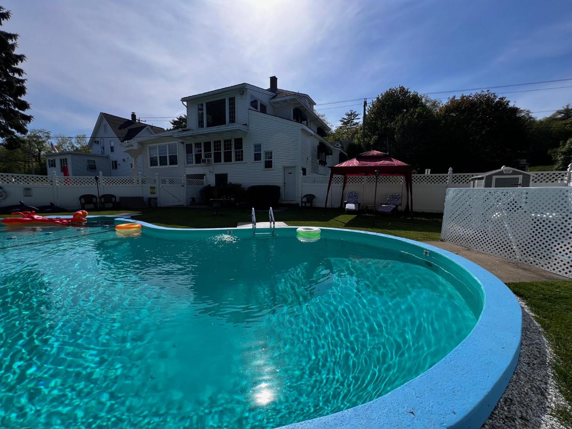Claddagh Motel & Suites 락포트 외부 사진