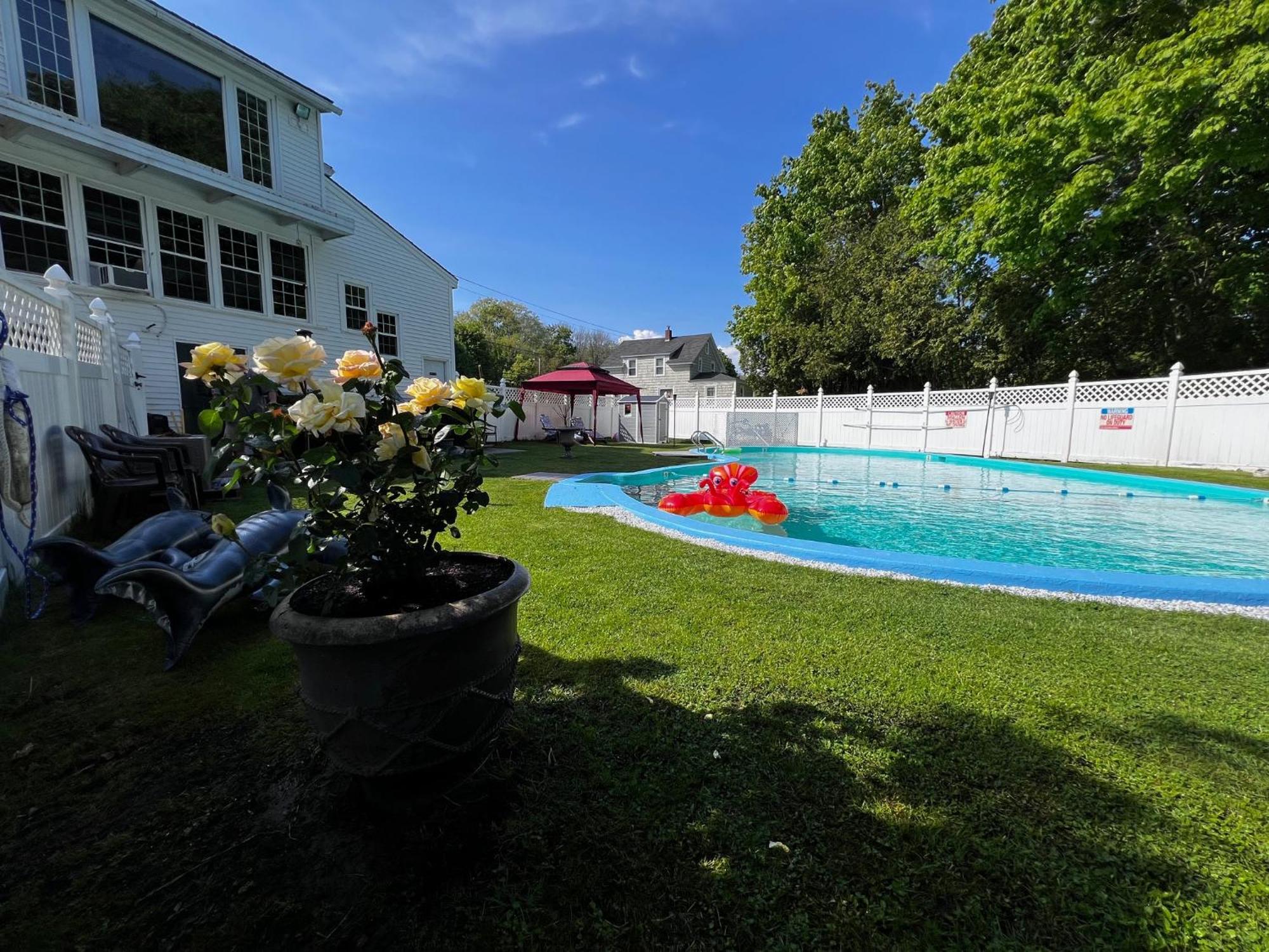 Claddagh Motel & Suites 락포트 외부 사진